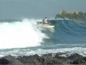 Mike-Morris-Surf-schneller-Off-The-Lip--Troncones-Mexico-2009